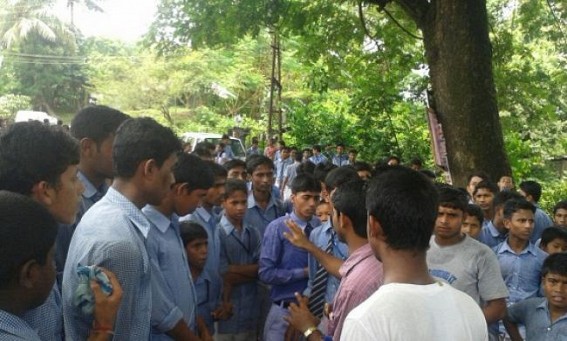 Tripura's pathetic condition : Students staged road blockade at Udaipur-Amarpur road demanding teachers Tripura's pathetic condition : Students staged road blockade at Udaipur-Amarpur road demanding teachers